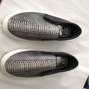 Like new Micheal kors women’s slip on shoes size 9